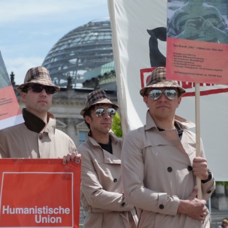 Keine Straffreiheit für den Geheimdienst – Bürgerrechtler demonstrieren vor dem Bundestag