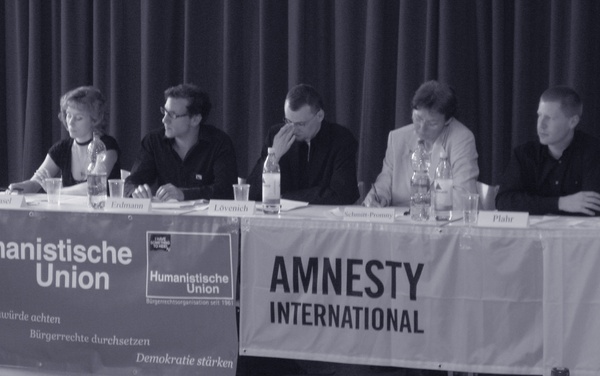 Beitragsbild Menschen- und Bürgerrechte in Europa. Eine gemeinsame Podiumsdiskussion von Amnesty International und Humanistischer Union