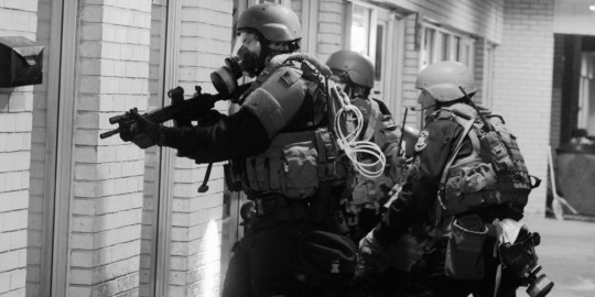 Beitragsbild „Do not resist“ - ein Dokumentarfilm über die Militarisierung der US-Polizei