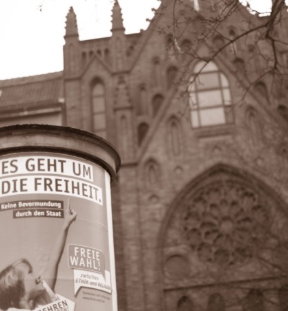 10 Gründe gegen kirchliche Sonder­rechte in Berlin 